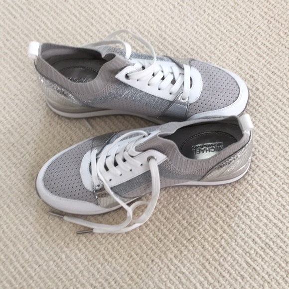 Shoes - Picture 5 of 6